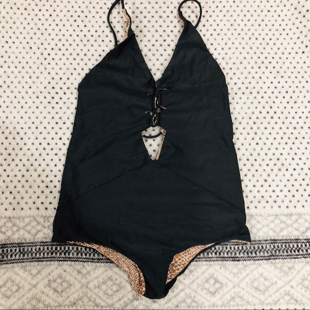 ❌sold❌EUC Acacia Kokomo in Storm. Size Large